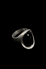 Onyx cabochon ring