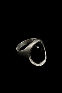 Onyx cabochon ring