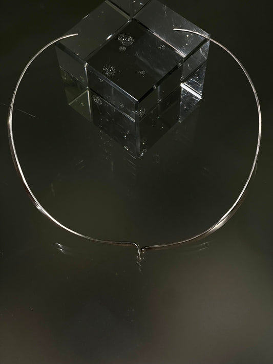 Minimalist torque with closed sculptural form