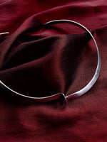 Minimalist torque with closed sculptural form