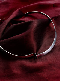 Minimalist torque with closed sculptural form