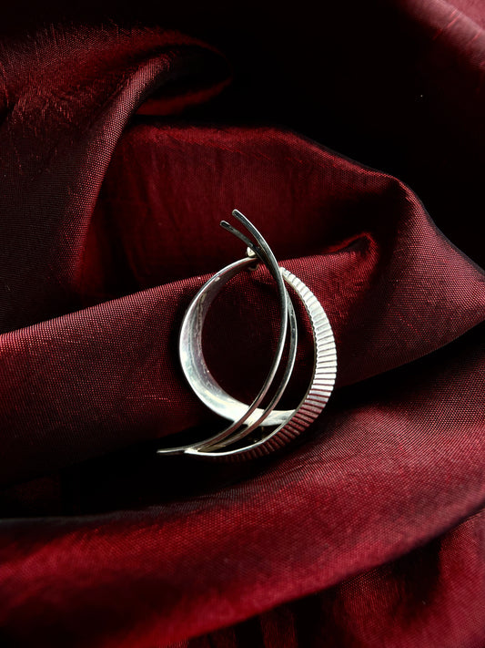 Sculptural brooch