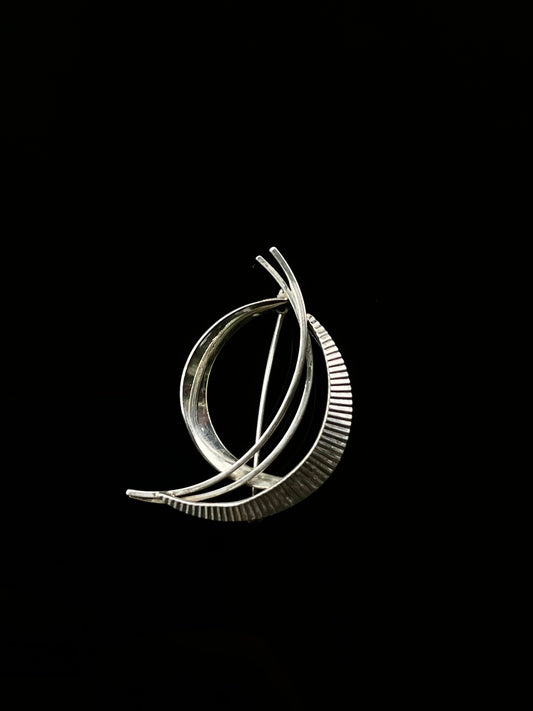 Sculptural brooch