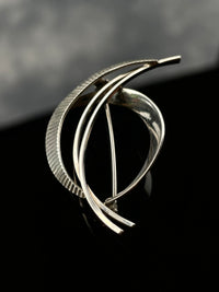 Sculptural brooch