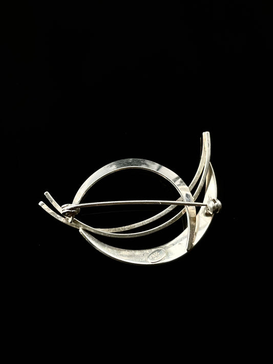 Sculptural brooch