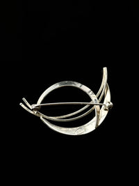 Sculptural brooch