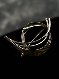 Sculptural brooch