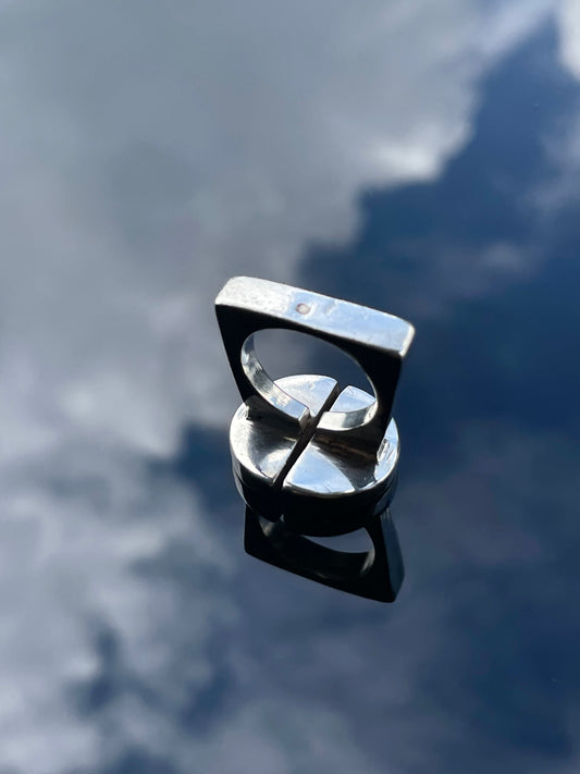 Trapeze ring with split azurite face