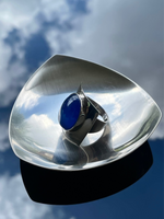 Ring with sculpted abstract face