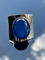 Ring with sculpted abstract face