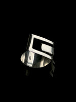 Open geometric ring