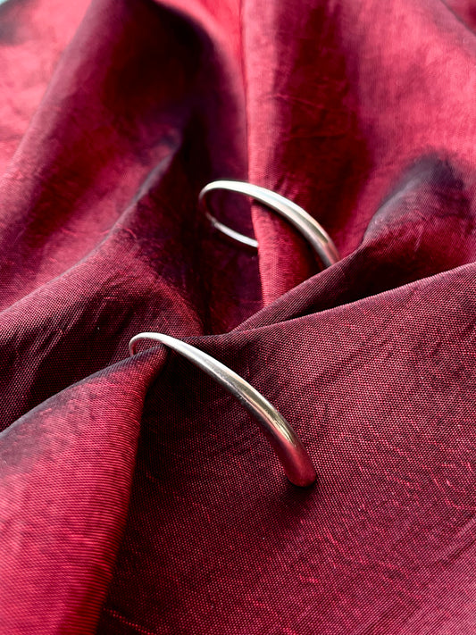 Minimalist curved earrings