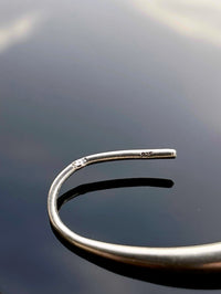 Minimalist curved earrings