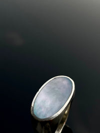 Mother-of-pearl ring