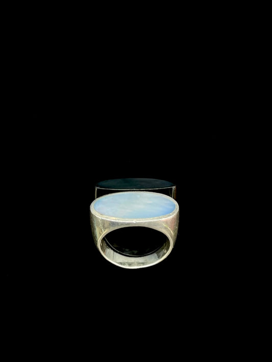 Mother-of-pearl ring