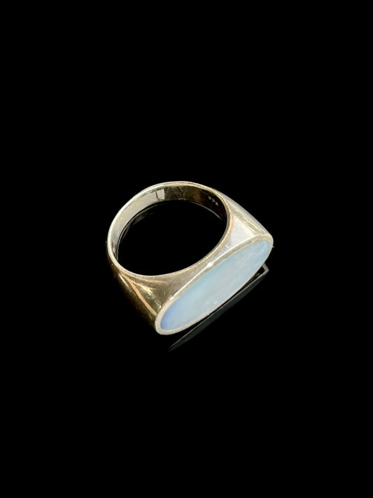 Mother-of-pearl ring