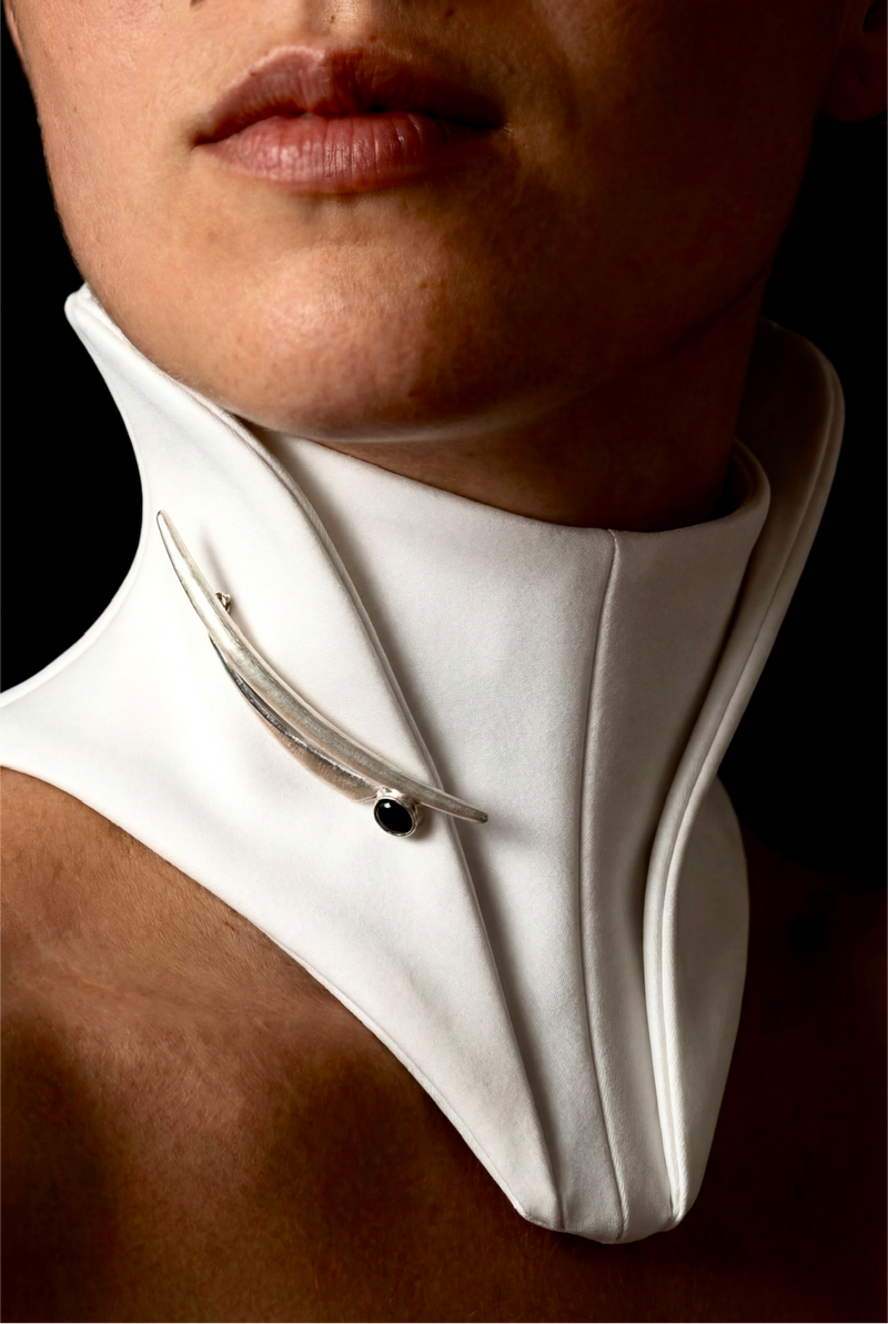 Arc onyx brooch
