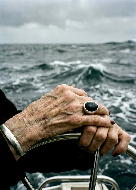 Onyx cabochon ring