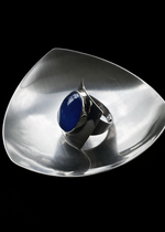 Ring set with blue cabochon