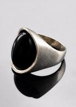 Onyx cabochon ring