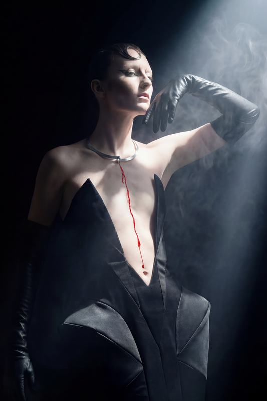 Minimalist torque with closed sculptural form